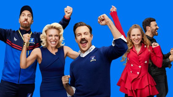 El protagonista de&nbsp;Ted Lasso con parte del elenco.&nbsp; 