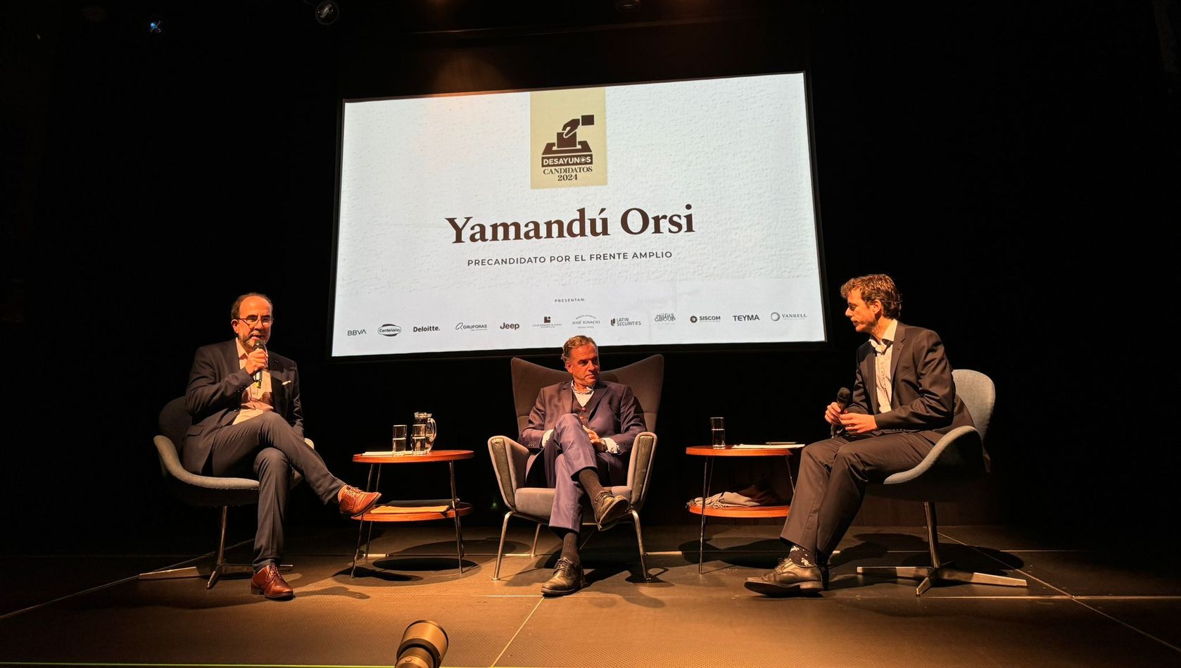 Yamandú Orsi en los Desayunos de Búsqueda