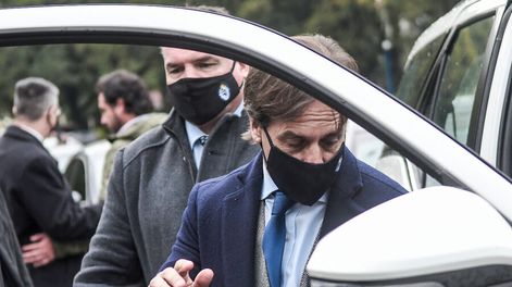 Alejandro Astesiano y Luis Lacalle Pou, julio de 2020. Foto: Javier Calvelo / adhocFOTOS