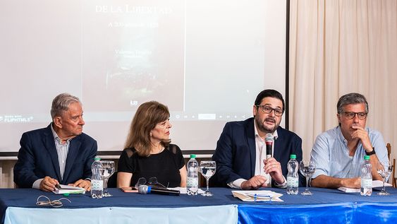 se presento ?el camino de la libertad?, de valentin trujillo, en el iua se presento ?el camino de la libertad?, de valentin trujillo, en el iua