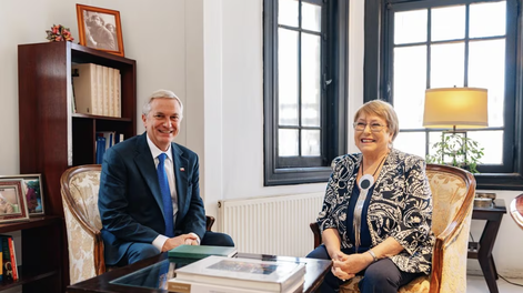 José Antonio Kast y Michelle Bachelet en el Palacio de la Moneda, en Santiago, Chile, diciembre 2025.