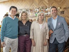 De la Fundación Clarita Berenbau: miembro del Consejo Eduardo García Yanneo, presidenta Cristina Giuria de Berenbau, miembro del Consejo Cecilia Torrendell con el gerente general de hotel Costanero MGallery Francisco Lorente.