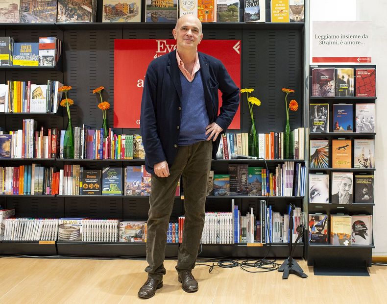Carlo Feltrinelli en una de las librerías de Italia.