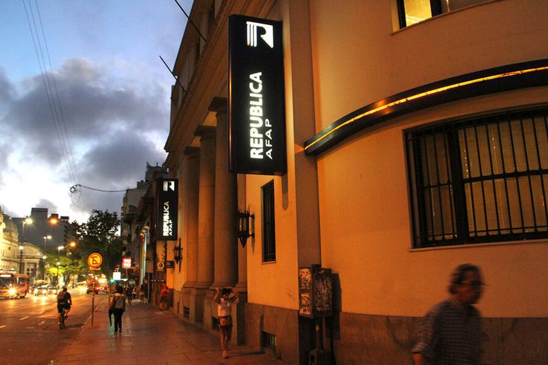 Sede de República AFAP, la mayor administradora del mercado de ahorros previsionales. 