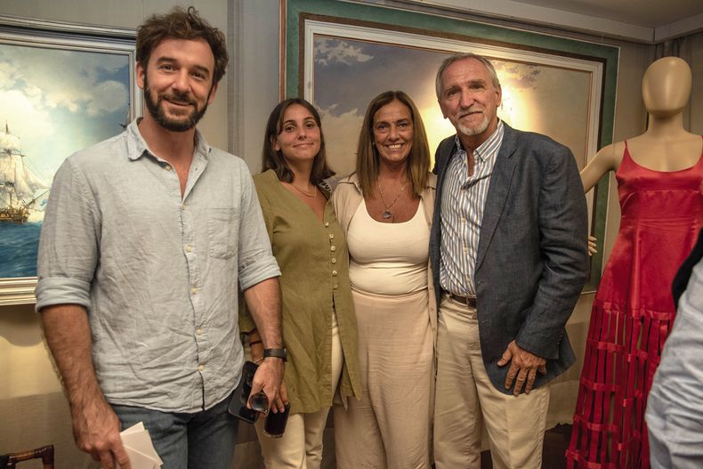 Alejo y Elisa Linardi con Laura Abelenda y Andrés Linardi
