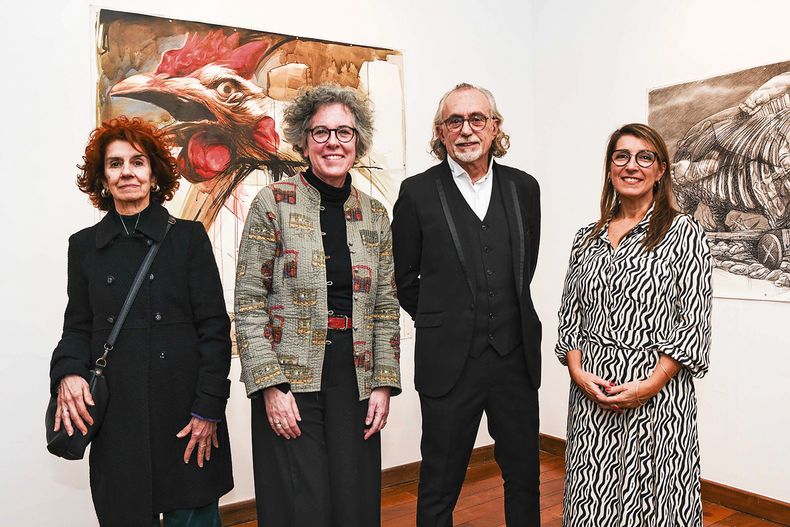 La curadora de la muestra María Yuguero, la directora nacional de Cultura Mariana Wainstein, el artista Horacio Guerriero y la coordinadora del Museo Zorrilla Cecilia Bertolini