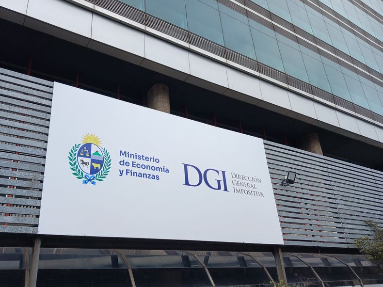 Sede de la DGI, en la Av. Daniel Fernández Crespo.