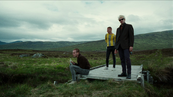 Ewan McGregor, Ewen Bremner y Jonny Lee Miller en una escena de Trainspotting.