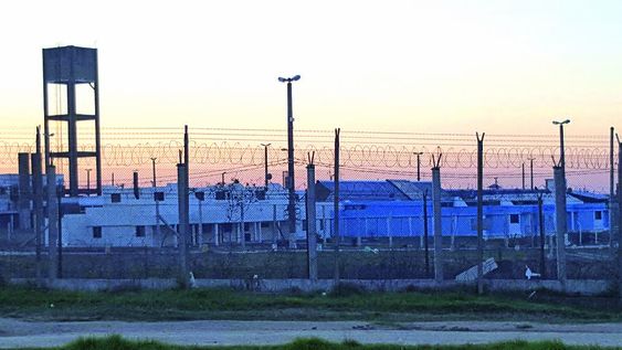 imagen de Denuncian situación de cientos de presos analfabetos en las celdas del Comcar; varios piden tomar clases pero se las niegan imagen de Denuncian situación de cientos de presos analfabetos en las celdas del Comcar; varios piden tomar clases pero se las niegan