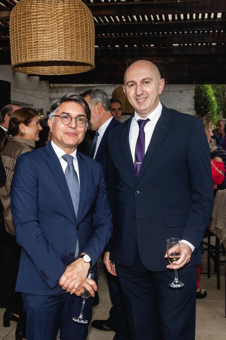 El jefe de misión adjunto de la Embajada de Portugal Rui Baceira con el embajador de la Unión Europea Paolo Berizzi