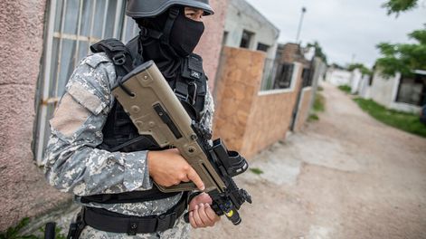 El operativo policial incluyó veinte puntos de Montevideo y Canelones. Foto: Mauricio Zina, adhocFOTOS