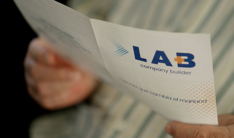 Presentación de Lab+Venture Builder en el Instituto Pasteur en Montevideo