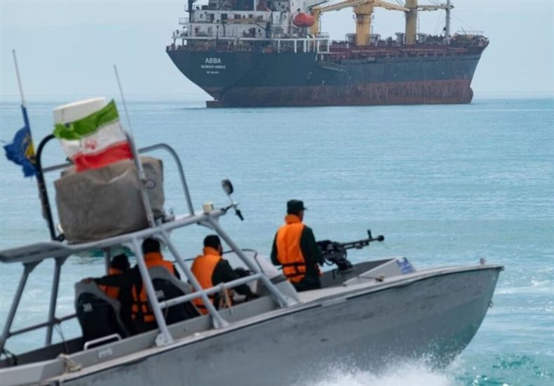 El Ejército iraní aseguró que las Fuerzas Armadas no cederán “ni un ápice” sobre el estrecho de Ormuz, después de que el presidente estadounidense, Donald Trump, anunciara el restablecimiento del cerco naval contra Irán y dijera que asumirá el papel de “guardián” de ese paso marítimo.&nbsp;