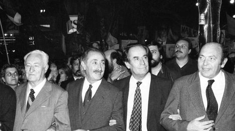 Líber Seregni y Wilson Ferrerira, junto a Juan José Crottogini y Alberto Zumarán, en la marcha de 18985 por el aniversario del golpe de Estado. Foto: CdF