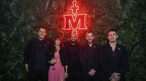 Búsqueda | De Magnum: el productor Martín Tripodi, la gerenta administrativa Chloé Pinet, el director Juan Manuel Berro, el bar manager Gonzalo Zaballa y el gerente Cédric Pinet