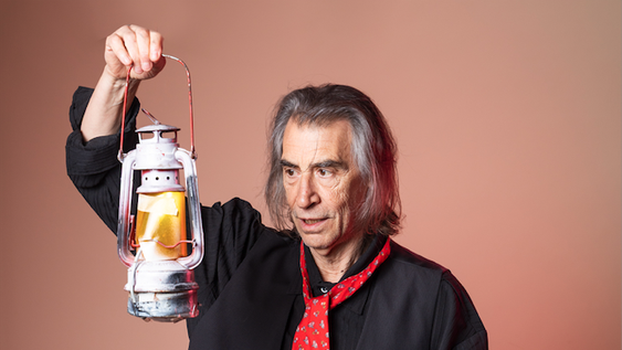 Jorge Esmoris en ‘LED: luces, extravío y delirio’.