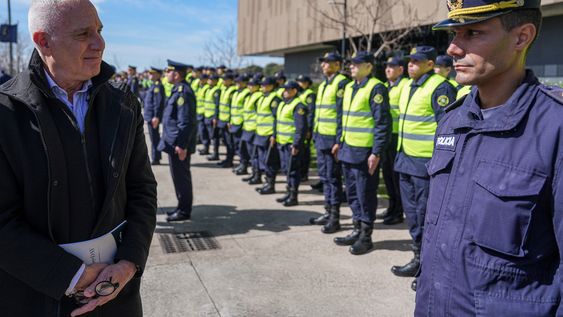 Carlos Negro en agosto, durante el despliegue de 100 efectivos policiales para fortalecer el patrullaje de la zona metropolitana, en la Jefatura de Policía en Montevideo.