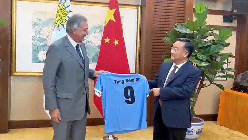 El ministro de Ganadería en su más reciente misión oficial, en China. Foto: MGAP