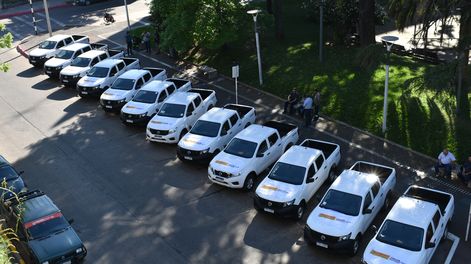 Un recambio de camionetas presentado por la Intendencia de Rivera, en 2020.