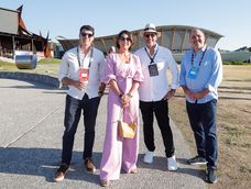 Gerente de Innovación Estratégica de Antel Marcelo Abreu, vicepresidenta de AWS para América Latina Paula Bellizia, director de D’Local Sergio Fogel y Juan Pablo Estévez, de AWS. Gerente de Innovación Estratégica de Antel Marcelo Abreu, vicepresidenta de AWS para América Latina Paula Bellizia, director de D’Local Sergio Fogel y Juan Pablo Estévez, de AWS.