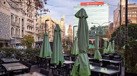 Santander e Itaú son de los bancos más activos en los descuentos en restaurantes. Foto: Ricardo Antúnez / adhocFOTOS