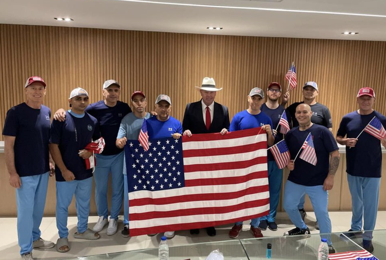 Venezuela libera a 10 estadounidenses a cambio de venezolados deportados por Estados Unidos a El Salvador