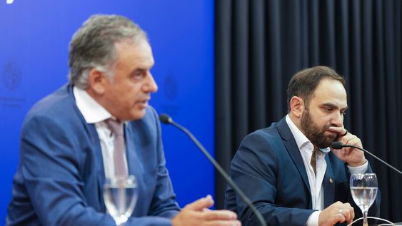 Yamandú Orsi y Gonzalo Civila, durante la presentación de la estrategia para personas en situación de calle. Yamandú Orsi y Gonzalo Civila, durante la presentación de la estrategia para personas en situación de calle.