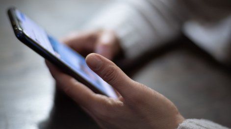 La billetera digital permitirá guardar documentos oficiales en el celular, como la cédula de identidad o la libreta de conducir, y acceder a trámites y servicios públicos digitales. La billetera digital permitirá guardar documentos oficiales en el celular, como la cédula de identidad o la libreta de conducir, y acceder a trámites y servicios públicos digitales.