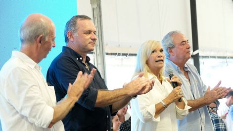 Encuentro del sector Todos en Posta de la Laguna en La Paloma, Rocha. Foto: Javier Calvelo / adhocFOTOS