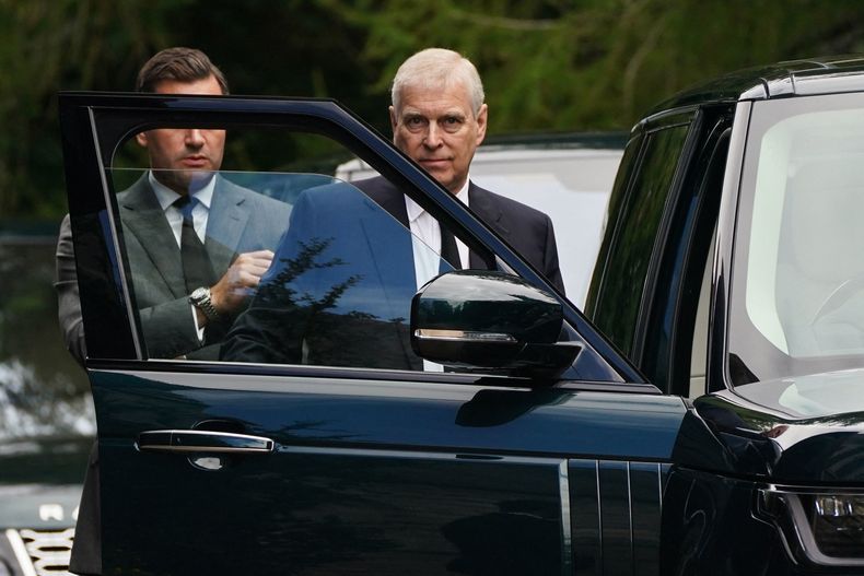 La policía británica detiene al expríncipe Andrés por sus vínculos con el pederasta Epstein.