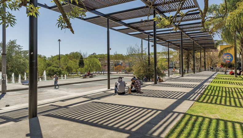 La Plaza Seregni marcó un antes y un después en cuanto a espacios públicos. Foto: Lucía Durán.