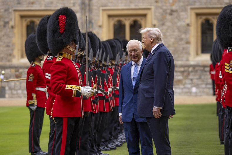 &nbsp;Donald Trump pasa revista a la Guardia de Honor durante la visita de Estado al Castillo de Windsor, en Windsor, Reino Unido, el 17 de setiembre de 2025.