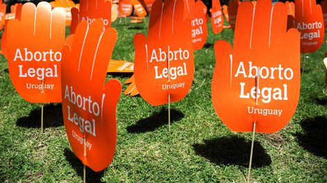 Búsqueda | Intervención alrededor del Palacio Legislativo durante la votación de la ley de Interrupción Voluntaria del Embarazo en 2012. Foto: Santiago Mazzarovich, adhocF