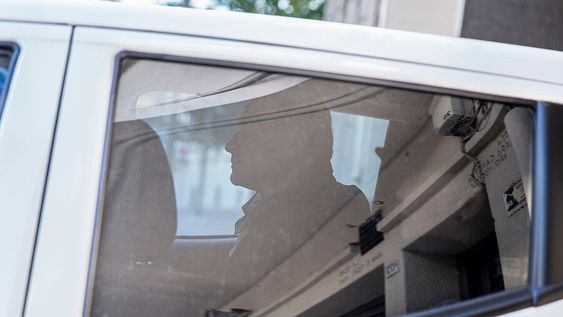 Alejandro Astesiano a la salida del juzgado. Foto: Mauricio Zina / adhocFOTOS Alejandro Astesiano a la salida del juzgado. Foto: Mauricio Zina / adhocFOTOS