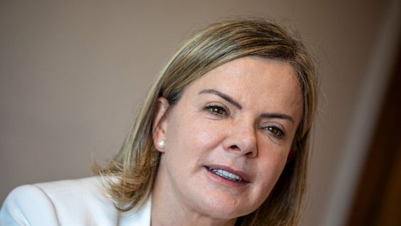 Presidenta del Partido de los Trabajadores, Gleisi Hoffmann, durante la entrevista con Búsqueda. Foto: Mauricio Zina / adhocFOTOS Presidenta del Partido de los Trabajadores, Gleisi Hoffmann, durante la entrevista con Búsqueda. Foto: Mauricio Zina / adhocFOTOS