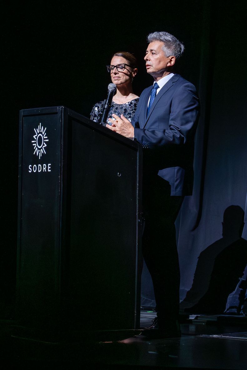 Directora artística del BNS María Noel Riccetto y presidente del Sodre Luis Pérez Aquino.