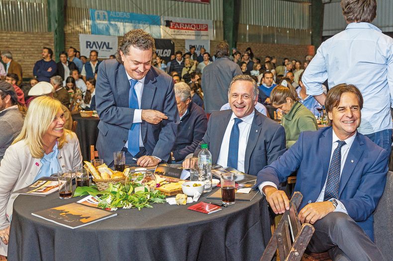 Vicepresidenta de la República Beatriz Argimón, prosecretario de Presidencia Rodrigo Ferrés, secretario de Presidencia Álvaro Delgado y presidente de la República Luis Lacalle Pou