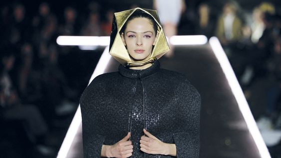 la coleccion galactica de pierre cardin en la semana de la moda en paris la coleccion galactica de pierre cardin en la semana de la moda en paris