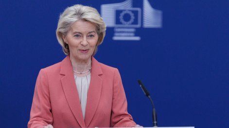 La presidenta de la Comisión Europea, Ursula von der Leyen, informa a la prensa sobre los últimos acontecimientos relacionados con Mercosur en la Comisión Europea, en Bruselas, Bélgica, el 27 de febrero de 2026.