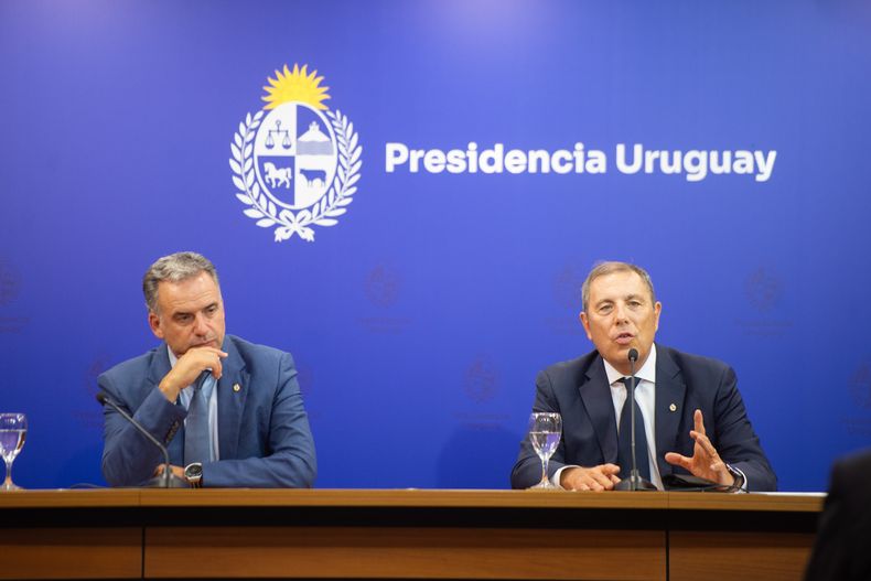 Yamandú Orsi y Gabriel Oddone, en la conferencia de prensa del martes 17.