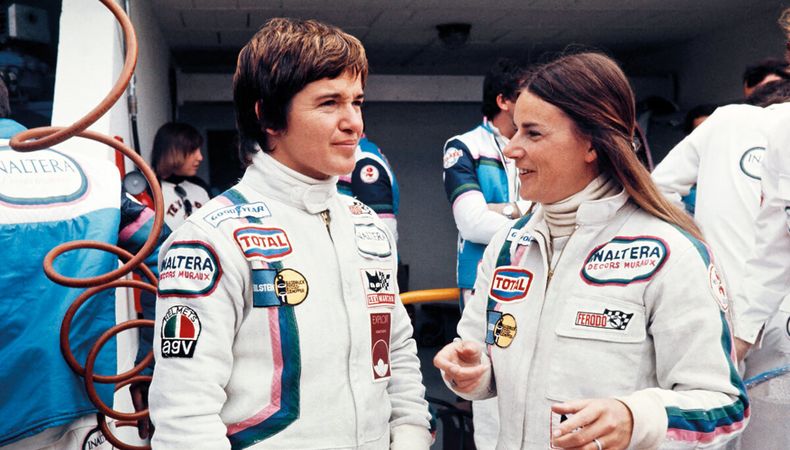 La italiana Lella Lombardi (izquierda) es la mujer que tuvo la mejor participación en la historia de la Fórmula 1. Foto: AFP