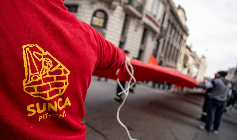 Militante del Sunca durante una movilización