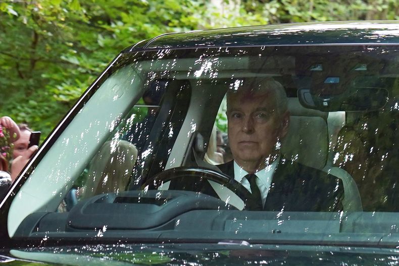Andrew Mountbatten-Windsor, expríncipe de Reino Unido y hermano menor del rey Carlos III, se convirtió este jueves 19 de febrero en el primer exmonarca detenido tras la revelación de los archivos del caso del depredador sexual Jeffrey Epstein.