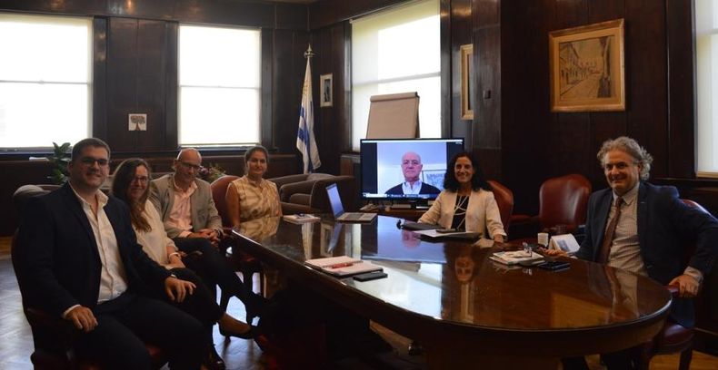 Las autoridades del MEF en una reunión con los integrantes del Consejo Fiscal Asesor, en febrero pasado