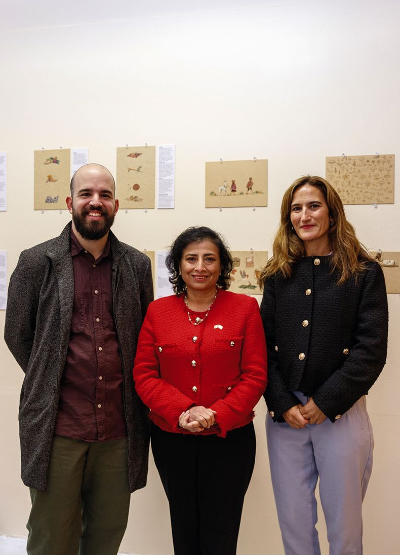 Sebastián Angiolini, embajadora de Perú Elizabeth González y Paula Olivares