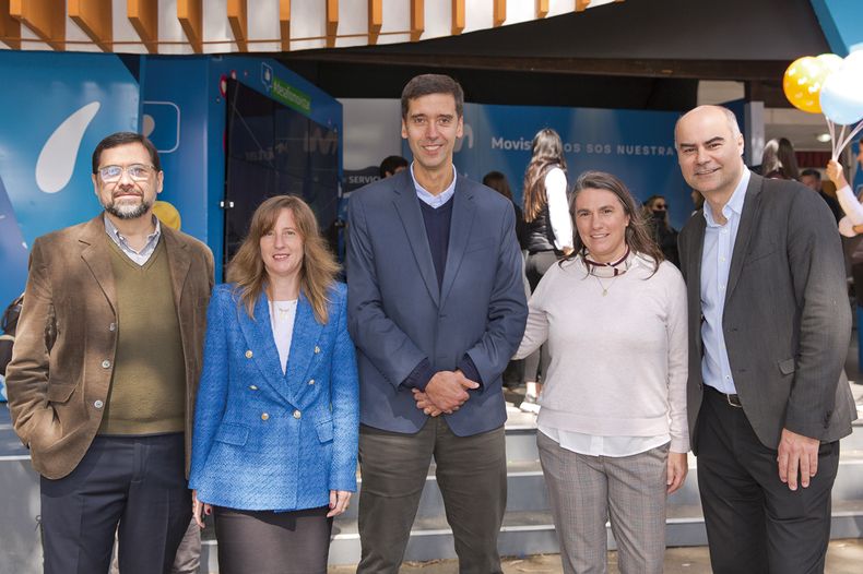 De Telefónica Movistar Uruguay: director de Tecnología Alejandro González, directora de Asuntos Públicos Leticia Lago, director de Personas Alejandro San Martín, directora de Operaciones Leticia Pintos y director de Segmento Masivo Fernando Leis