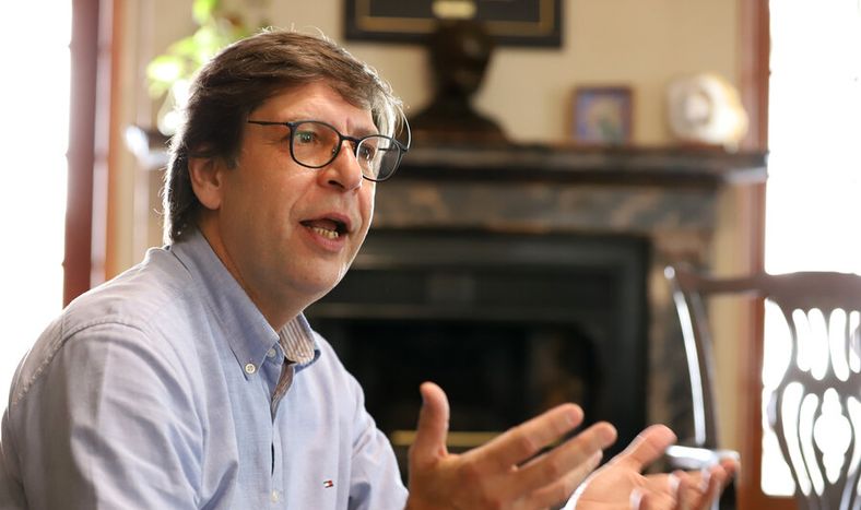 imagen de Apremiado por la pérdida de dinero, el Frente Amplio busca sanear sus cuentas rebajando sueldo de Miranda y con más aportes