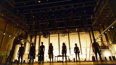 Búsqueda | Una puesta basada en La mujer desnuda, de Armonía Somers