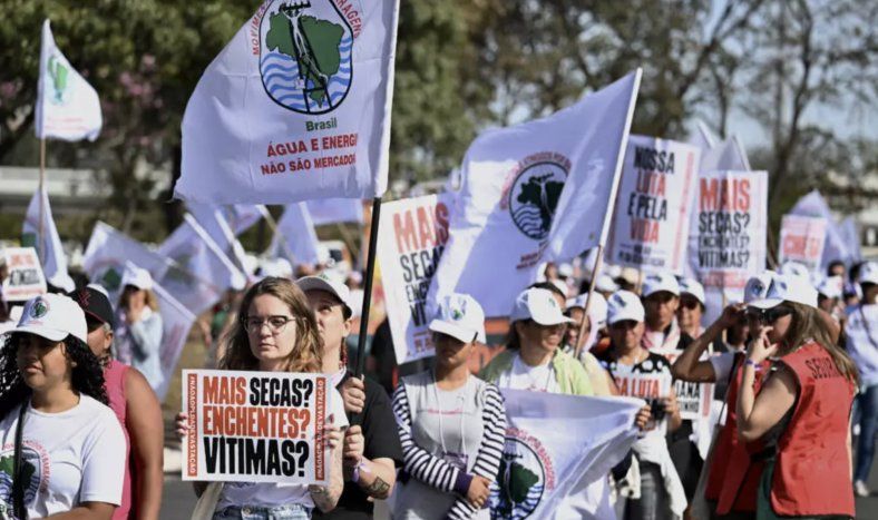 Una marcha en Brasilia contra la reforma legal para reducir las restricciones medioambientales convocada el 5 de junio de 2025, Día Mundial del Medio Ambiente