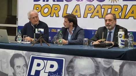 Saldain en una charlas con dirigentes y militantes blancos. Foto: Movimiento Por la Patria